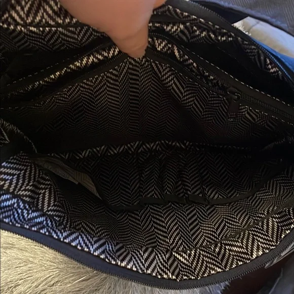 Ogio Navy Brooklyn Tablet crossbody bag - Picture 6 of 9